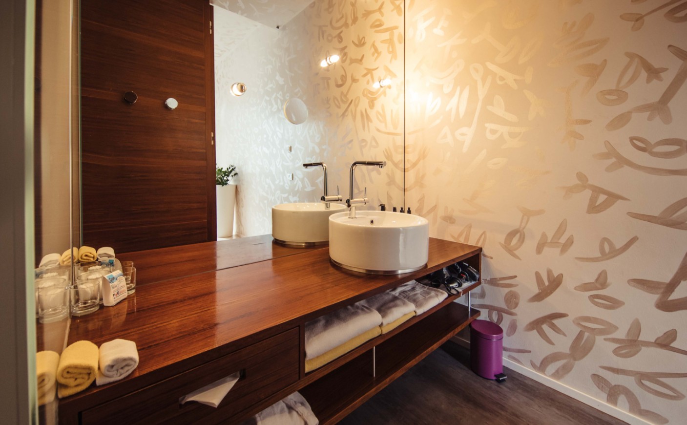 Elegantes Badezimmer mit hochwertiger Ausstattung