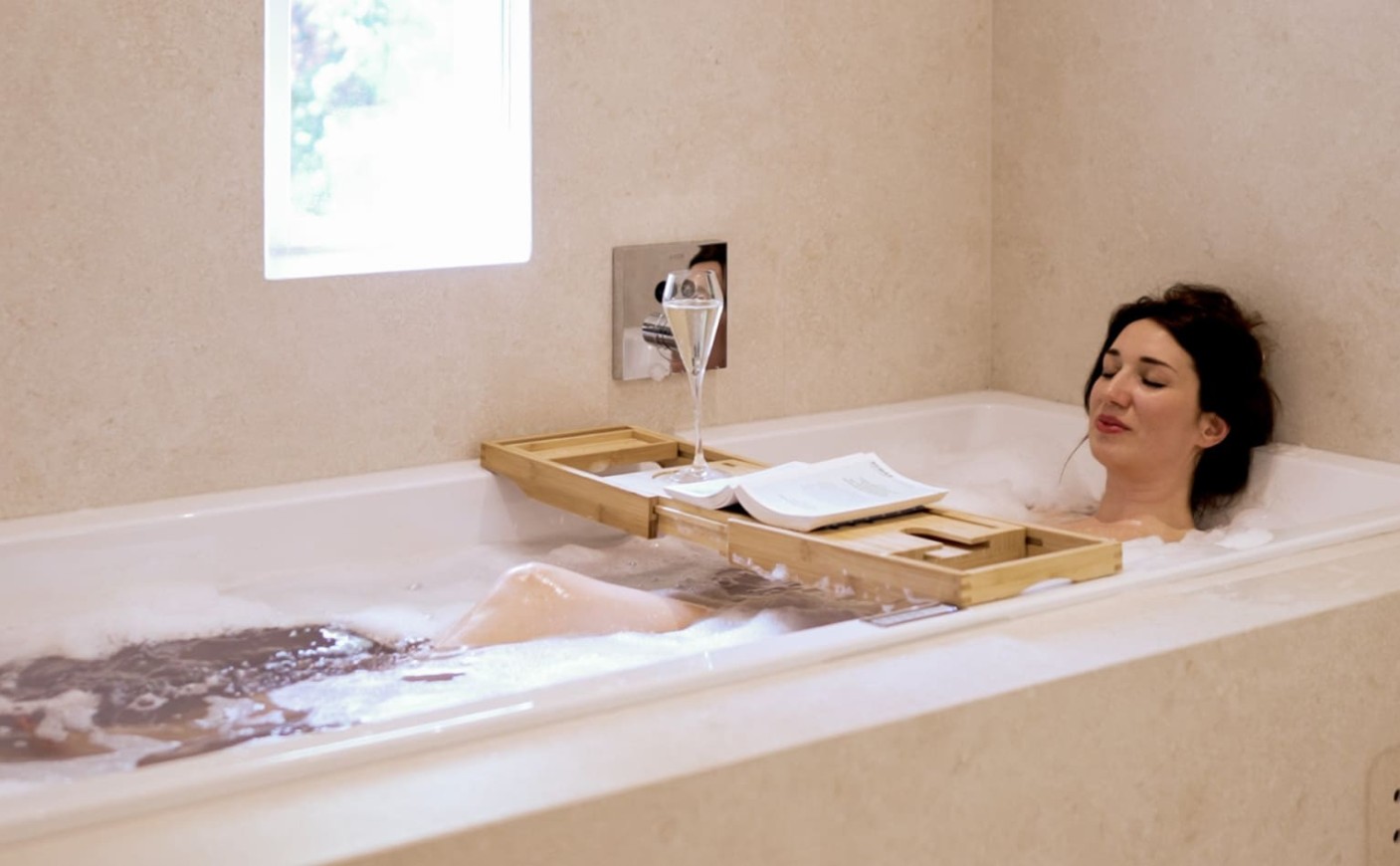 Entspannendes Bad im Wellnessbereich der Fleischhaker Hotels