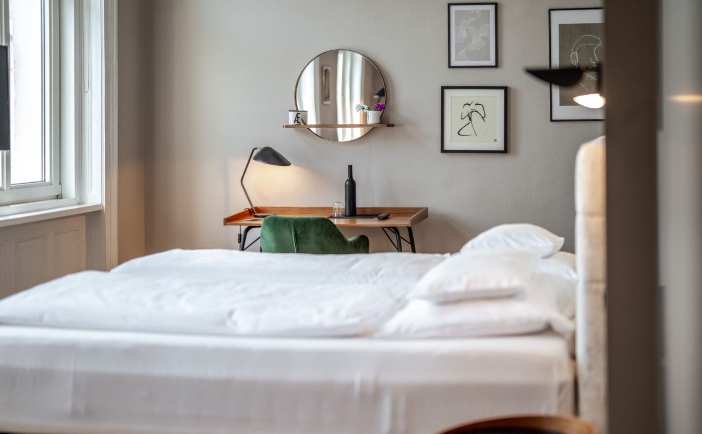 Modern eingerichtetes Doppelzimmer mit Wohlfühlatmosphäre
