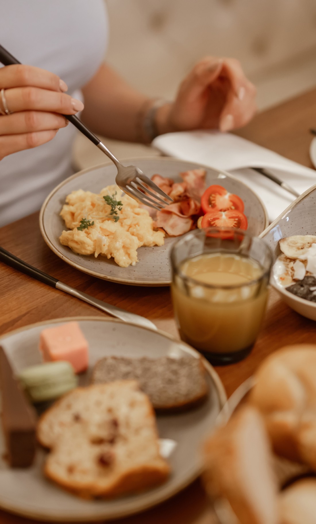 Frühstück mit regionalen Spezialitäten in den Fleischhaker Hotels